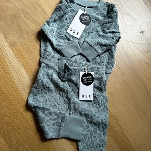 Mint green NWT Terry cloth sweatsuit in mint green 6-12